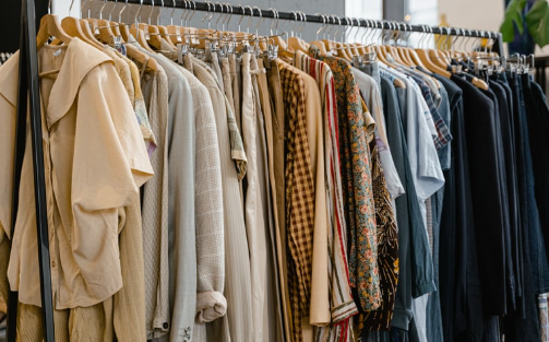 アパレルから始まった商業化